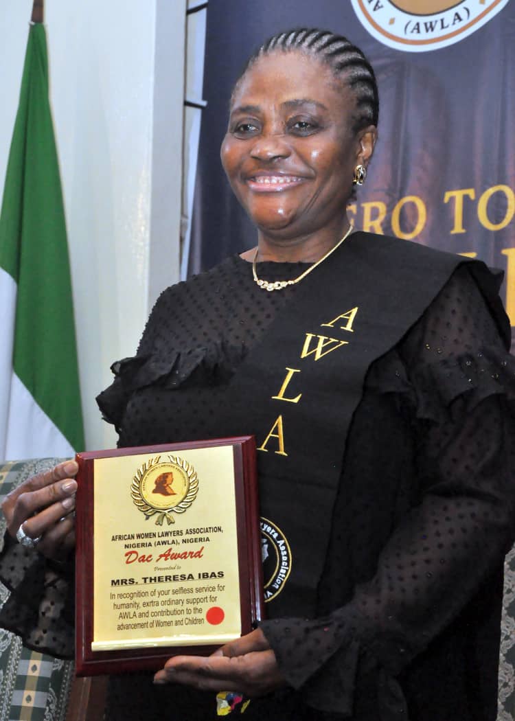 Vice Country Rep Nigeria receiving an award for outstanding support